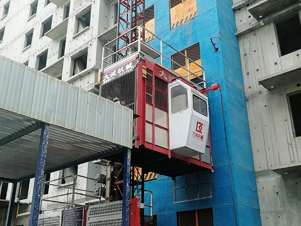 山西三建使用大誠(chéng)機(jī)械施工升降機(jī)、物料提升機(jī)案例