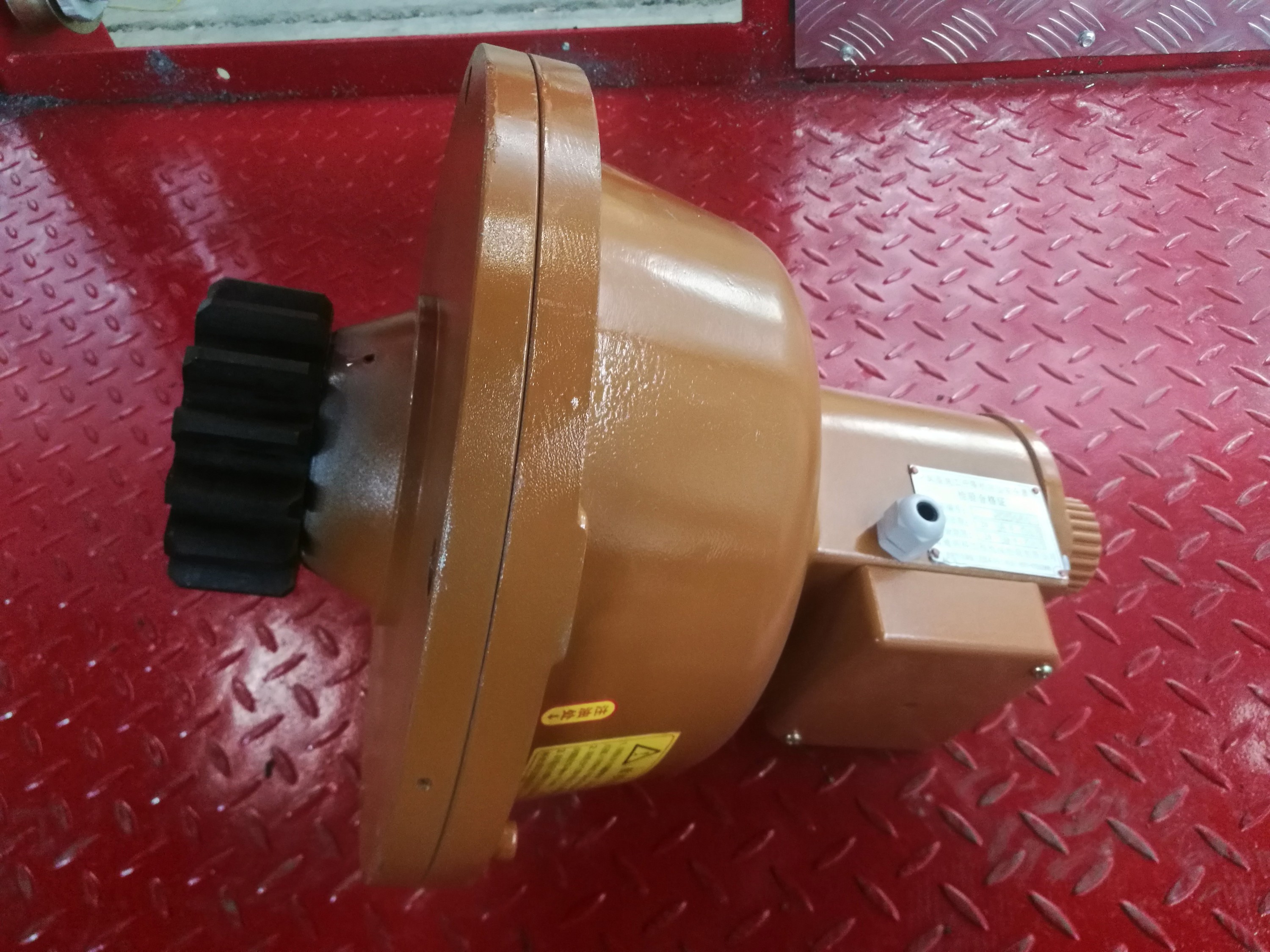 施工電梯配件專業(yè)廠家，防墜安全器的安全使用