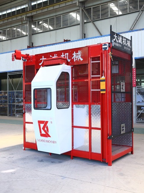 施工電梯安全運(yùn)行時(shí)的注意事項(xiàng)！
