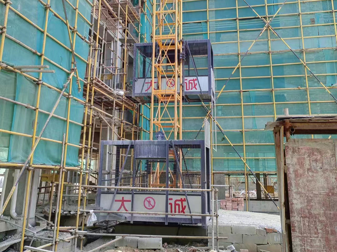 鋼絲繩物料機(jī)在建筑領(lǐng)域中有哪些具體應(yīng)用案例？